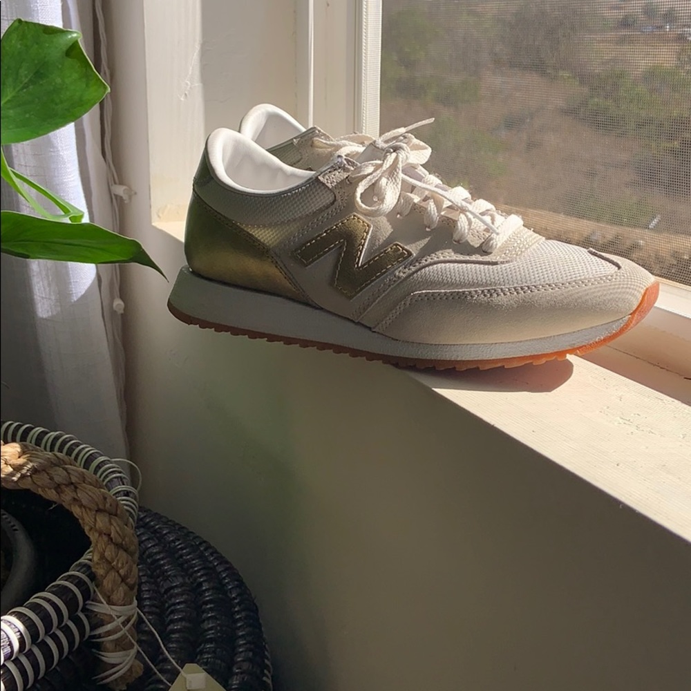NEW BALANCE SNEAKERS